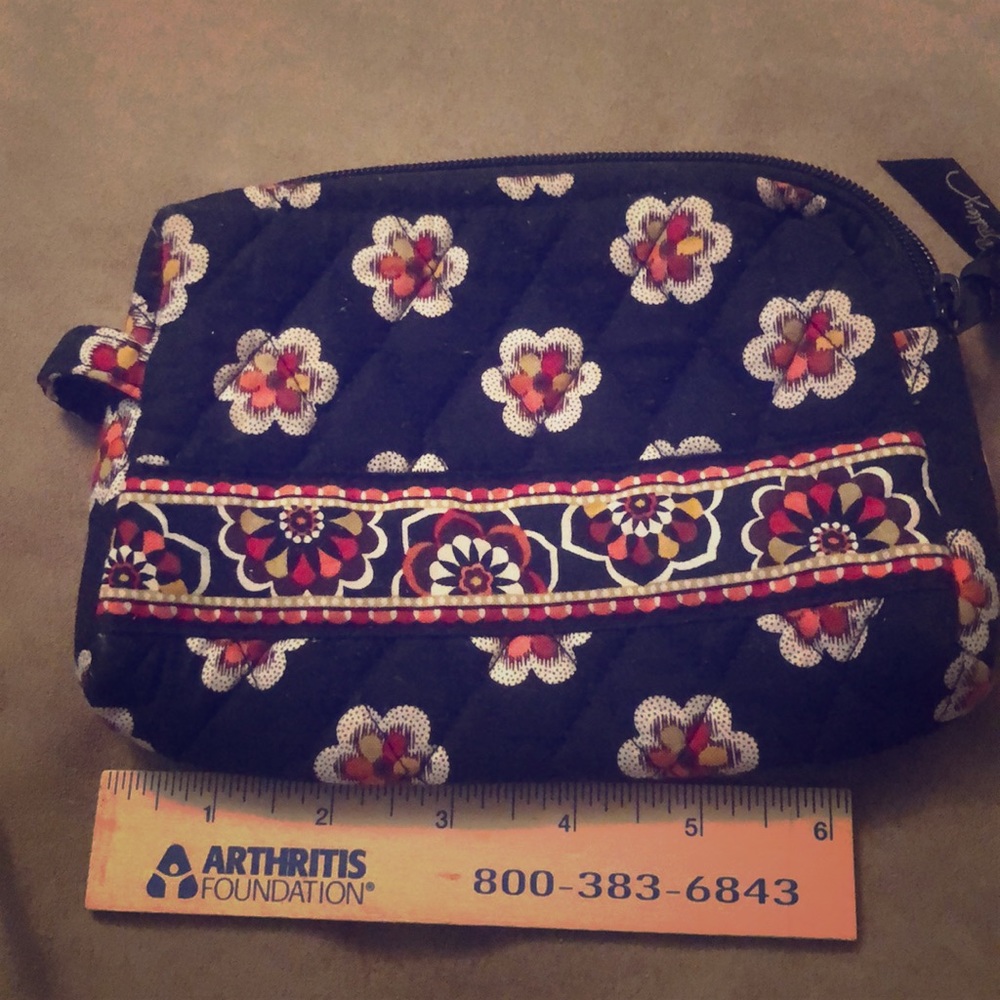 LIKE NEW Vera Bradley makeup bag